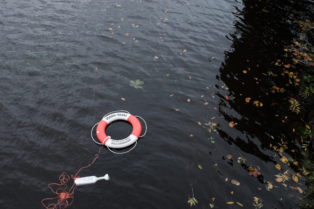 A lifebuoy on an empty lake.